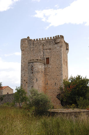 Древний замок-башня Агеранос в местечке Агеранос
