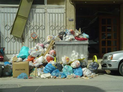 На улицах Афин из-за забастовки работников коммунальных служб скопилось около 30 тыс тонн мусуора