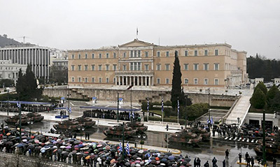 Военный парад прошел в Афинах в День независимости Греции