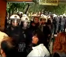 Полиция разогнала на Акрополе бастующих работников минкультуры