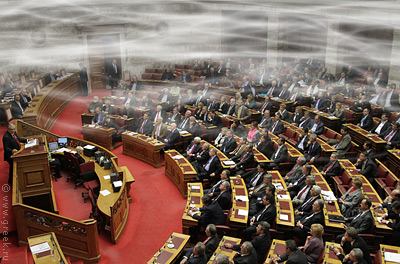 Греческие депутаты требуют от коллег соблюдения антитабачного закона