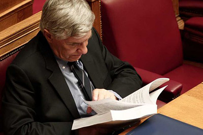 Парламент Греции принял закон по обмену греческих облигаций с целью списания около 107 миллиардов евро долга
