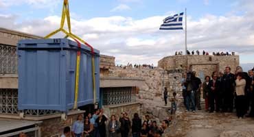 Успешное начало работ по переносу античных памятников в новый музей Акрополя