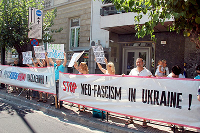 Греки выступили против насилия на Украине