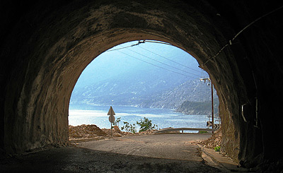 Два греческих острова соединят с материком подземными туннелями