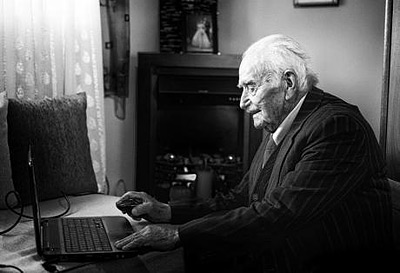 Старейшему пользователю интернета в Греции было 105 лет