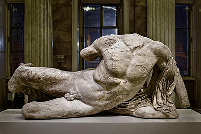 Греция сочла вызывающим решение выставить в Петербурге скульптуру из Парфенона