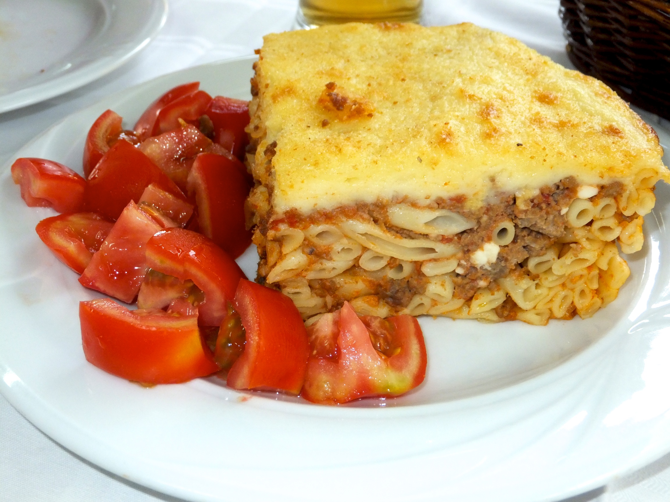 Запеканка печенье. Пастицио Греческая запеканка. Греческая кухня пастицио. Макаронник запеканка. Макаронник лапшевник.