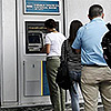 Банки Греции открылись в понедельник после трехнедельных "каникул"