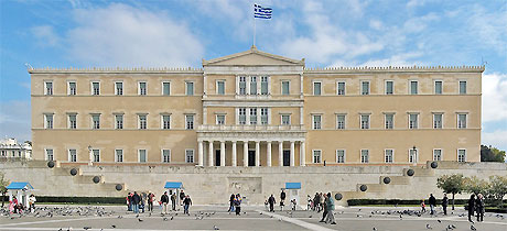 Бомбисты Греции угрожают демократии, но не жителям и гостям греческих столиц