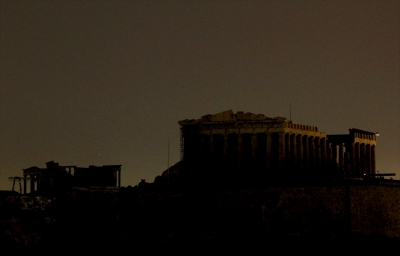 Подсветка афинского Акрополя погасла в "Час Земли"