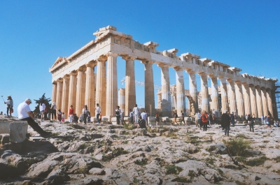 Новые бетонные дорожки в афинском Акрополе вызвали бурные споры
