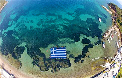 Самый большой «подводный» флаг Греции