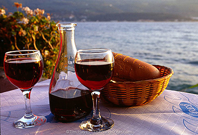 Греческие виноделы считают свои вина недооцененными