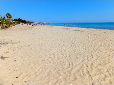 Пляж Паралиа Дионисиу