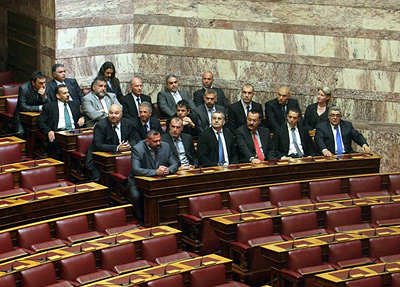 Парламент Греции решил прекратить финансирование ультраправой партии