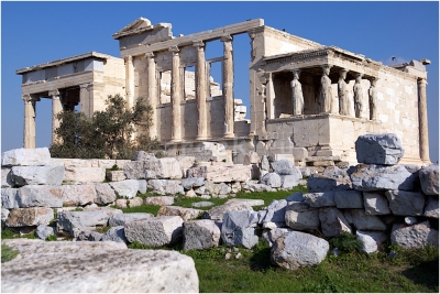 Гора Акрополя скрывает три древних храма