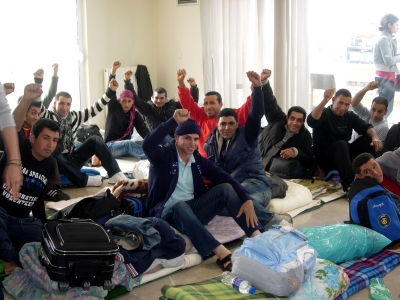 Власти Греции пошли на уступки нелегальным мигрантам