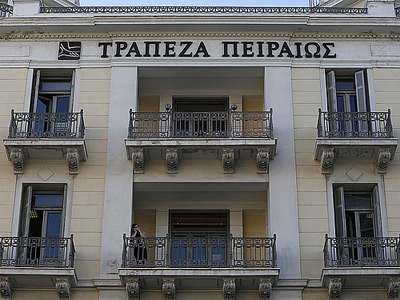 Piraeus Bank купил сети отделений трех кипрских банков в Греции