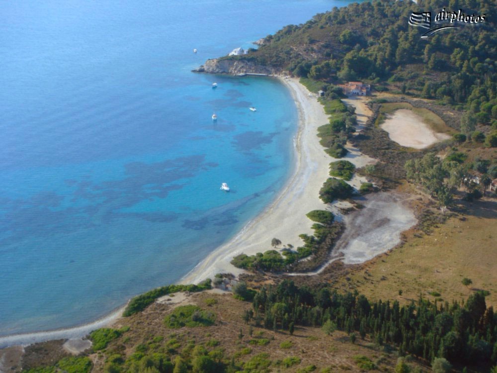 Легендарные музыканты группы «Битлз» мечтали приобрести в собственность небольшой островок в Греции