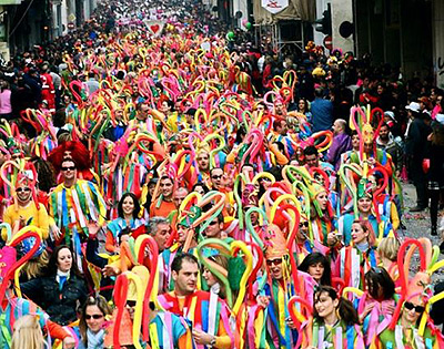 Крупнейший в Греции карнавал открывается в Патрах
