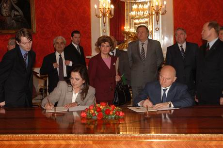 Москва и Афины подписали договор о сотрудничестве