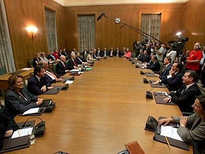 Кабинет министров Греции поддержал проведение референдума