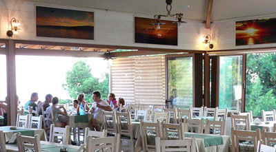 Ресторан, кафе-бар «Villa Stasa» в Лутре на мысе Кассандра