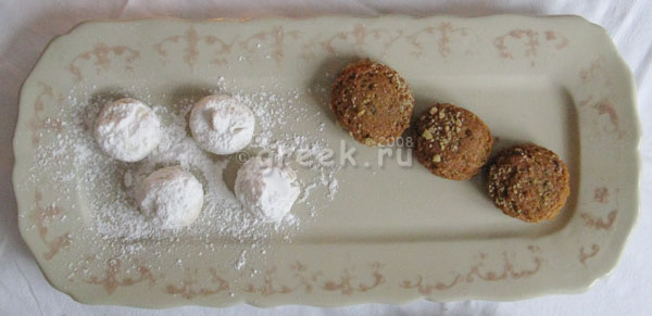 Праздничные греческие сладости: курабье и меломакарона