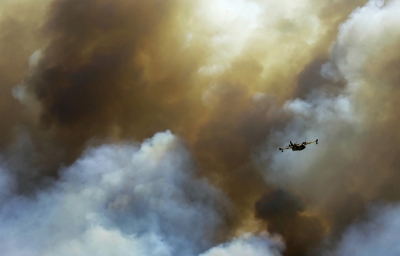 Шесть греческих самолетов борются с огнем в Израиле