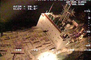 Грузовое судно под греческим флагом «Ice Prince» терпит бедствие в водах Британии