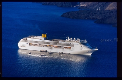 Греческий суд приговорил к условным срокам экипаж команды круизного лайнера "Си Дайэмонд"