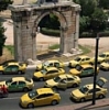 Бастующие греческие таксисты обслуживают туристов бесплатно